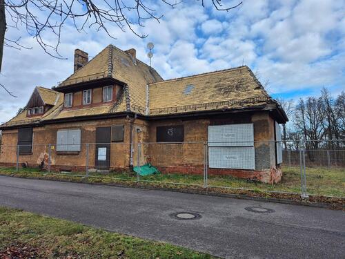 Foto - Ehemaliger Bahnhof – Alleinlage am großen Teich