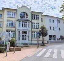 Kleine 2 RW mit EBK, Balkon, Fahrstuhl und Stellplatz, 80 m vom Hauptstrand! Sofort verfügbar! - Sellin