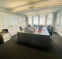 Moderner Büroraum 30 m²: flexibel, 4–5 Arbeitsplätze, Küche inklusive. - Ettlingen