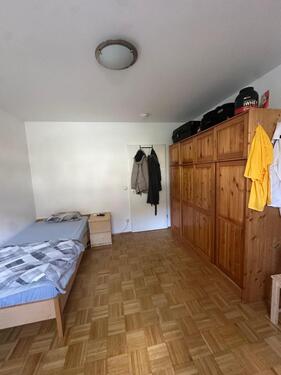 Foto - ein Zimmer in einer 3-Zimmer-Wohnung (vorübergehend)