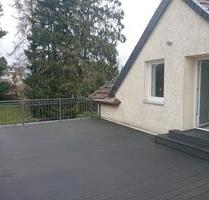 Charmante 2-Zimmer-Dachgeschosswohnung mit großer Dachterrasse un - Solingen Wald
