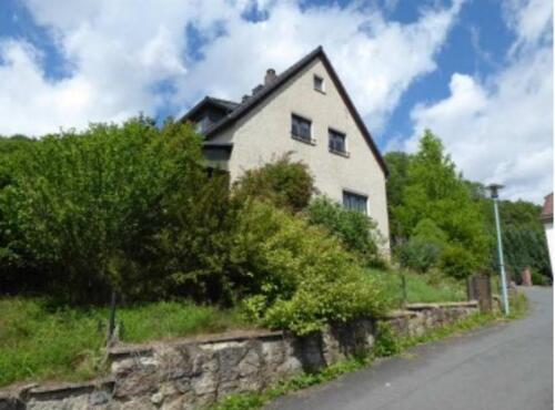 Foto - Idyllisches Einfamilienhaus mit Anbau, Terrasse und Garten