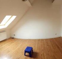 2-Zimmer-DG-Wohnung mit Einbauküche in Frankfurt am Main