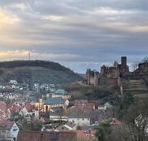 Gepflegte vollmöblierte 3-Zi DG-Wohnung mit Burgblick - Wertheim