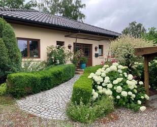 Charmant, durchdacht, ebenerdig: Winkelbungalow in Schwerin