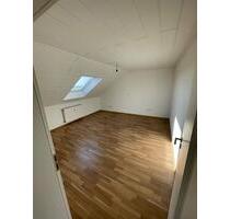 *Provisionsfrei* 3-Zimmer Wohnung in kleiner Wohneinheit + Garage - Hockenheim