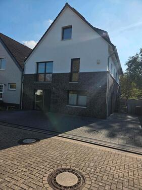 Foto - Einfamilienhaus zur Miete - 2.500,00 EUR Kaltmiete,