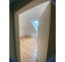 12qm Zimmer in 3er WG! - 250,00&nbsp;EUR Kaltmiete, ca.&nbsp; 85,00&nbsp;m&sup2; in Osnabrück (PLZ: 49076) Hafen