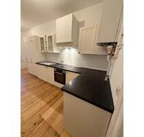 Viel Platz im Zentrum von St. Pauli - modernisierte 4 Zimmerwohnung mit Stuck - Hamburg Altona-Nord