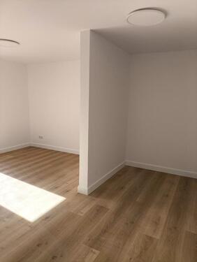 Foto - Moderne 3-Zimmer-Wohnung im 1. Obergeschoss mit Balkon