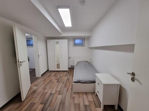 Foto - Möbliertes WG-Zimmer (ca. 17 qm) mit eigenem Bad am Hbf. in Hanau