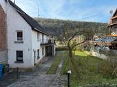 Foto - Einfamilienhaus mit Garage und Garten