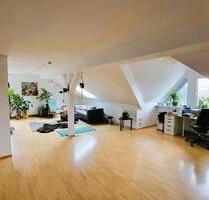 Großzügige 3-Zimmer-Dachgeschosswohnung mit viel Tageslicht - Ochsenfurt