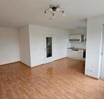Helle, sanierte 1-Zimmer-Wohnung mit Südbalkon, Küche, Nebenraum - Traunreut Irsing