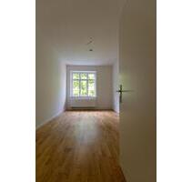 Große 4-Zimmer-Wohnung mit Balkon in zentrumsnaher Lage von Zeitz