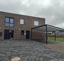 Moderne 2-Zimmer-Wohnung im Neubau - 67qm, großer Balkon, Carport - Diepholz