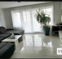 Helle 3,5-Zi.-Wohnung mit Südbalkon & Tiefgarage - Neckartenzlingen