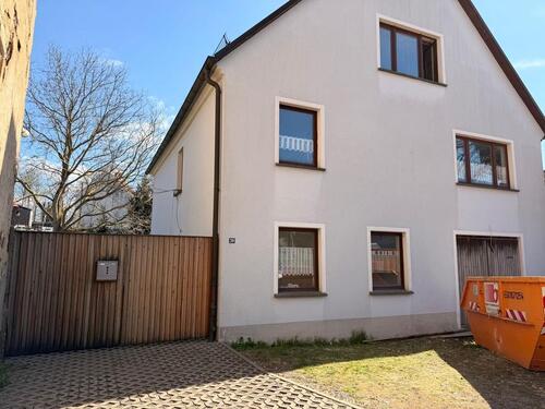 Foto - Einfamilienhaus und Doppelhaushälfte