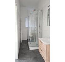 Klein, fein, mein ... schickes Bad plus Einbauküche! - Hohenstein-Ernstthal