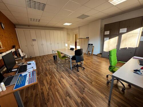 Foto - Helle, großzügig geschnittene Gewerberäume – Bürofläche zu verm.