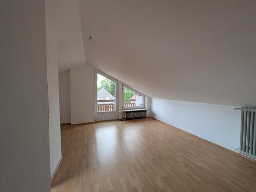 Foto - Helle 2-Zimmer-Dachgeschosswohnung mit EBK & Stellplatz