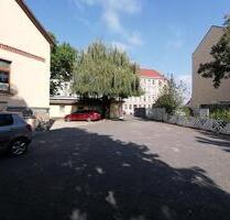 (Ziemlich sichere!) Parkplätze im Hof Leipzig-Lindenau