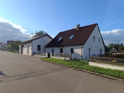 Foto - Einfamilienhaus (3,5 Zimmer Wohnung) mit Garten und Garage!