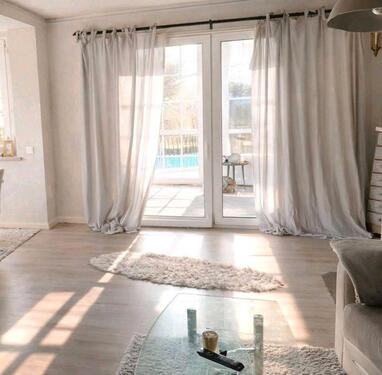 Foto - Modernisiertes Einfamilienhaus mit großem Garten, Pool und Garage