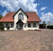 Von Privat: Traumhaftes Einfamilienhaus im Landhausstil mit Pool - Ottersberg