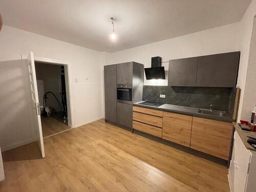 Foto - Frisch renovierte 2,5 Zimmer Wohnung mit Küche und Balkon