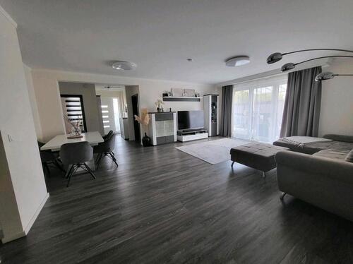 Foto - moderne 3 Zimmer Wohnung mit Stellplätzen, EBK & Terrasse