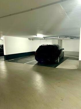 Foto - moderner Tiefgaragenstellplatz videoüberwacht zu vermieten