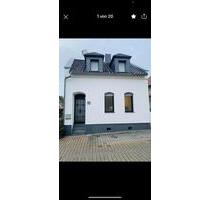 Von Privat: Einfamilienhaus in Budenheim mit Garten und Pool