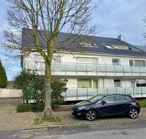 2,5 RAUM DG WOHNUNG MIT SÜDLOGGIA, IM 8 FAM. HAUS, RUHIGE WOHNl.. - Bottrop Feldhausen