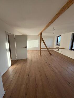 Foto - Großzügige neu renovierte Dachgeschosswohnung