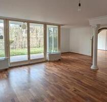Grüne Bestlage in Eching: Stilvolle Erdgeschosswohnung am Park