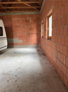 Foto - Stellplatz; Wohnwagen; abschließbare Halle; Stromanschluss;
