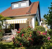 Exklusives Einfamilienhaus mit separater Wohneinheit & Dachstudio - Armsheim