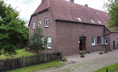 Foto - 4 ZKDB Wohnung auf Resthof - 850,00&nbsp;EUR Kaltmiete, ca.&nbsp; 100,00&nbsp;m&sup2;