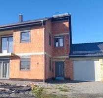 Großes Mehrfamilienhaus mit Doppelgarage und Garten - Osterburken