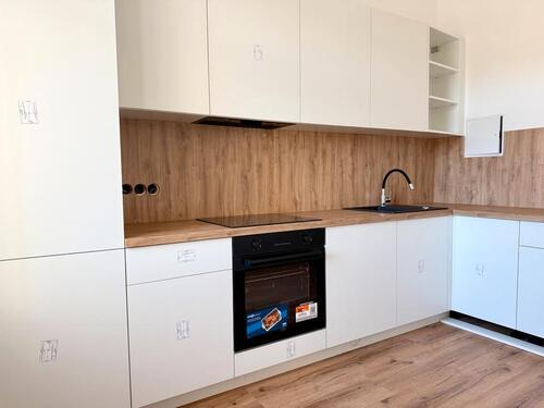 Foto - Erstbezug nach Kernsanierung - 6-Zimmer-Wohnung mit Einbauküche