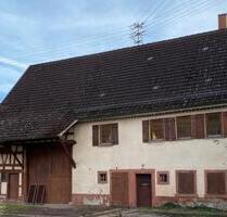 Zum Verkauf steht ein ehemaliges Bauernhaus mit Ökonomiegebäude - Sulz am Neckar