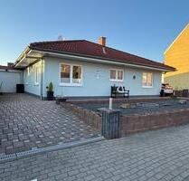 Moderner freistehender Bungalow mit 2 Garagen u. Stellplätzen - Hückelhoven