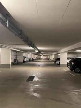 Foto - Tiefgaragenstellplatz - 100,00 EUR Miete,
