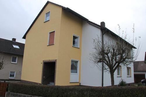 Foto - Gepflegtes1-2 Familienhaus mit 3 Garagen, 2 Balkone & Terrasse