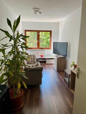 Foto - Helle, modern möblierte 2,5 Zimmer-Wohnung mit Balkon