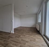 Großzügige Wohnung mit praktischem Durchgangszimmer – Ideal für Familien oder Homeoffice - Halle (Saale) Halle-Neustadt