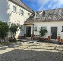 Doppelhaushälfte mit 2 Wohnungen, Großer Garten, Garage - Zwickau Zwickau-West