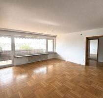 Erstbezug nach Sanierung: Großzügige 5,5 Zimmer mit Westbalkon in ruhiger Lage - Ludwigsburg Hoheneck