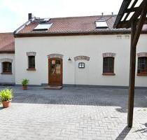 Wohnen im historischen Seitenflügel auf sonnigem Hof mit Gartenanteil und PKW-Stellplatz - Mittenwalde